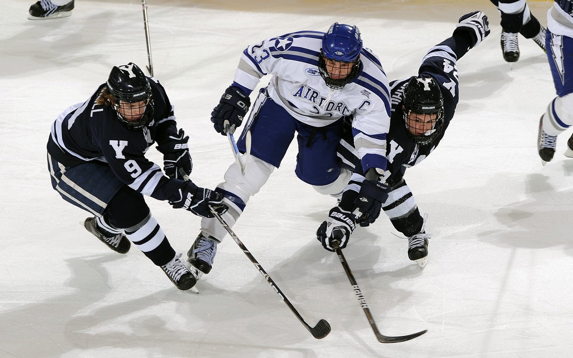 《王者荣耀》荣耀之路线上决赛盛大开启，热血对抗点燃全民热潮